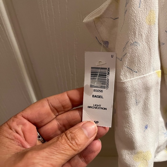 Aritzia Basel top size small with tags - Picture 5 of 5